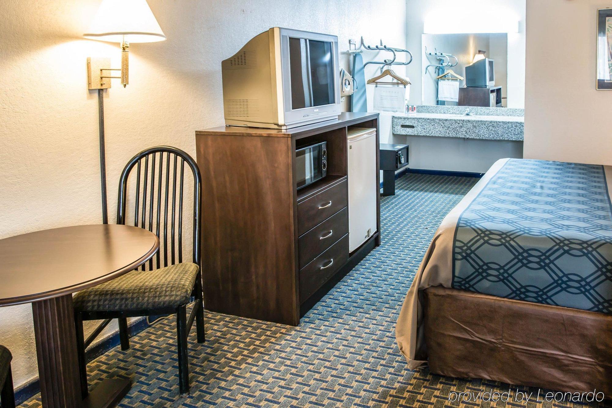 Rodeway Inn & Suites Wilmington North Εξωτερικό φωτογραφία
