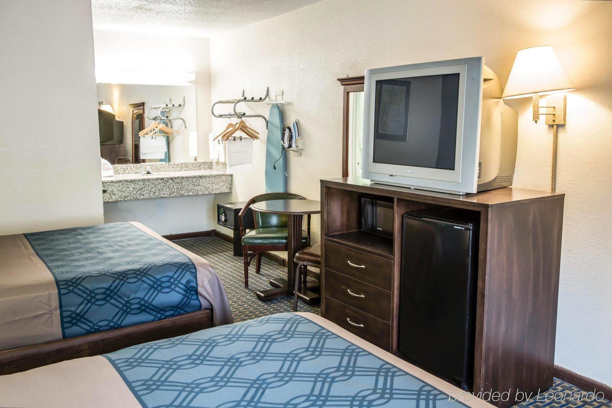 Rodeway Inn & Suites Wilmington North Εξωτερικό φωτογραφία