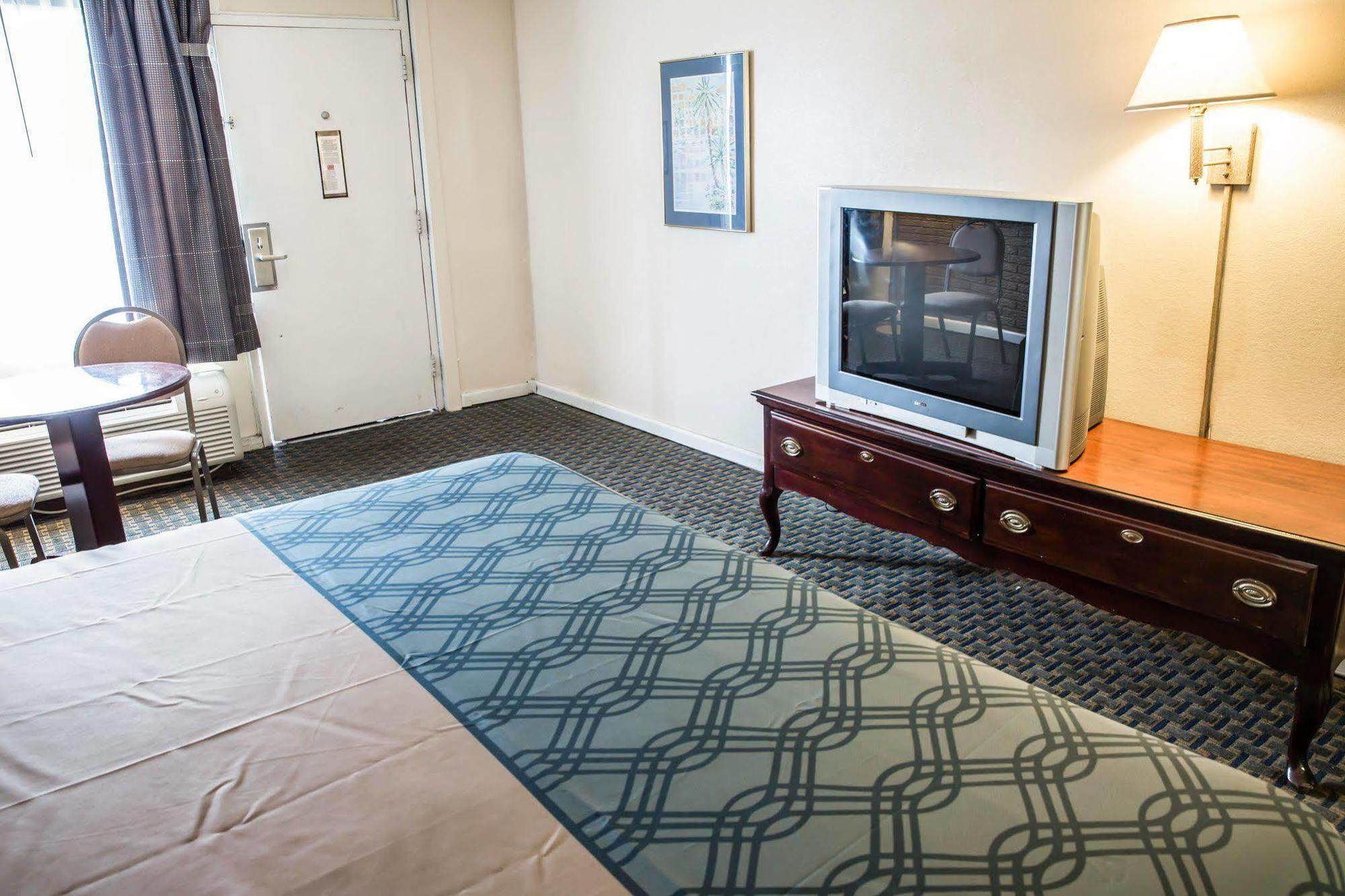 Rodeway Inn & Suites Wilmington North Εξωτερικό φωτογραφία