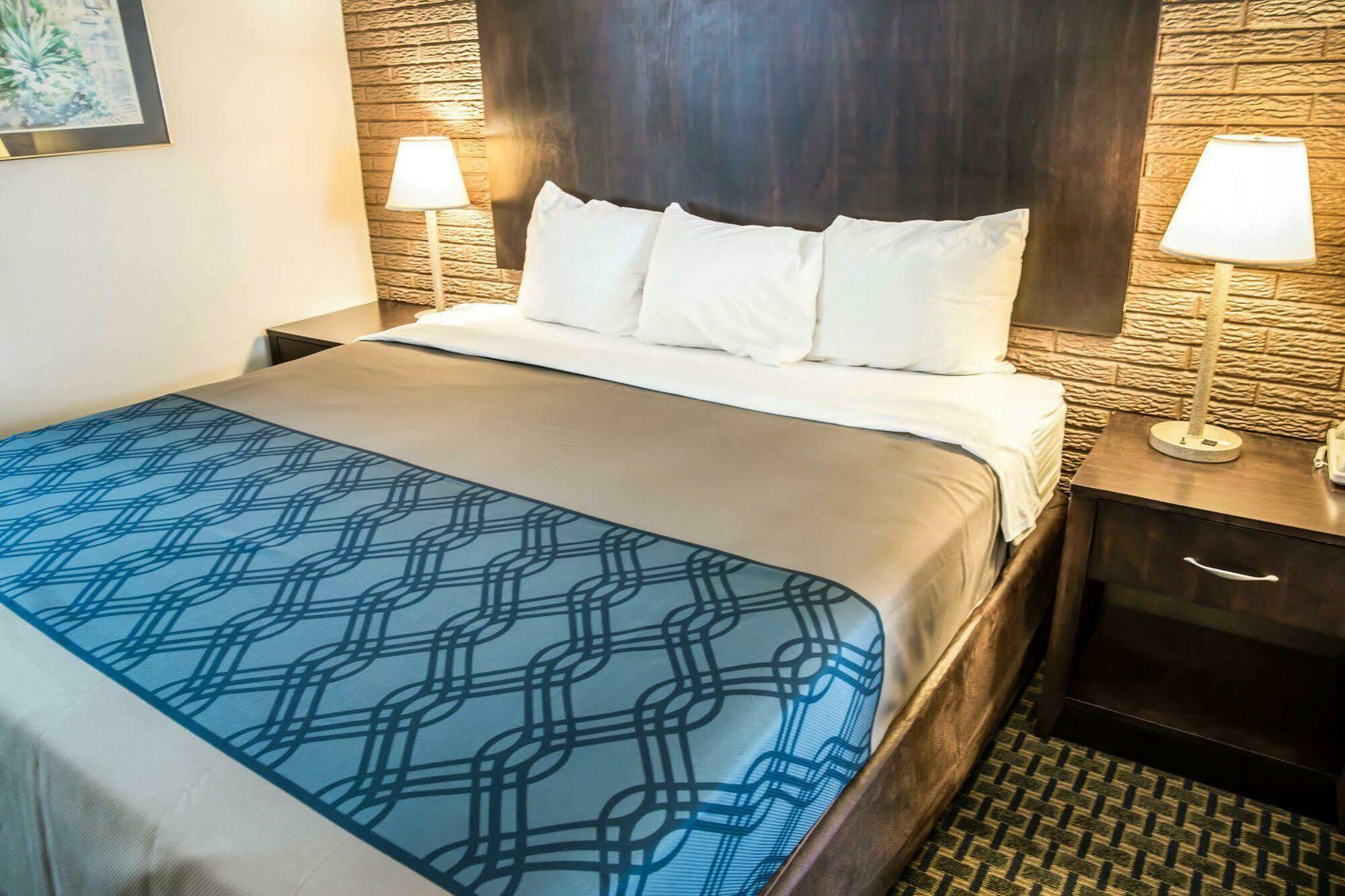 Rodeway Inn & Suites Wilmington North Εξωτερικό φωτογραφία